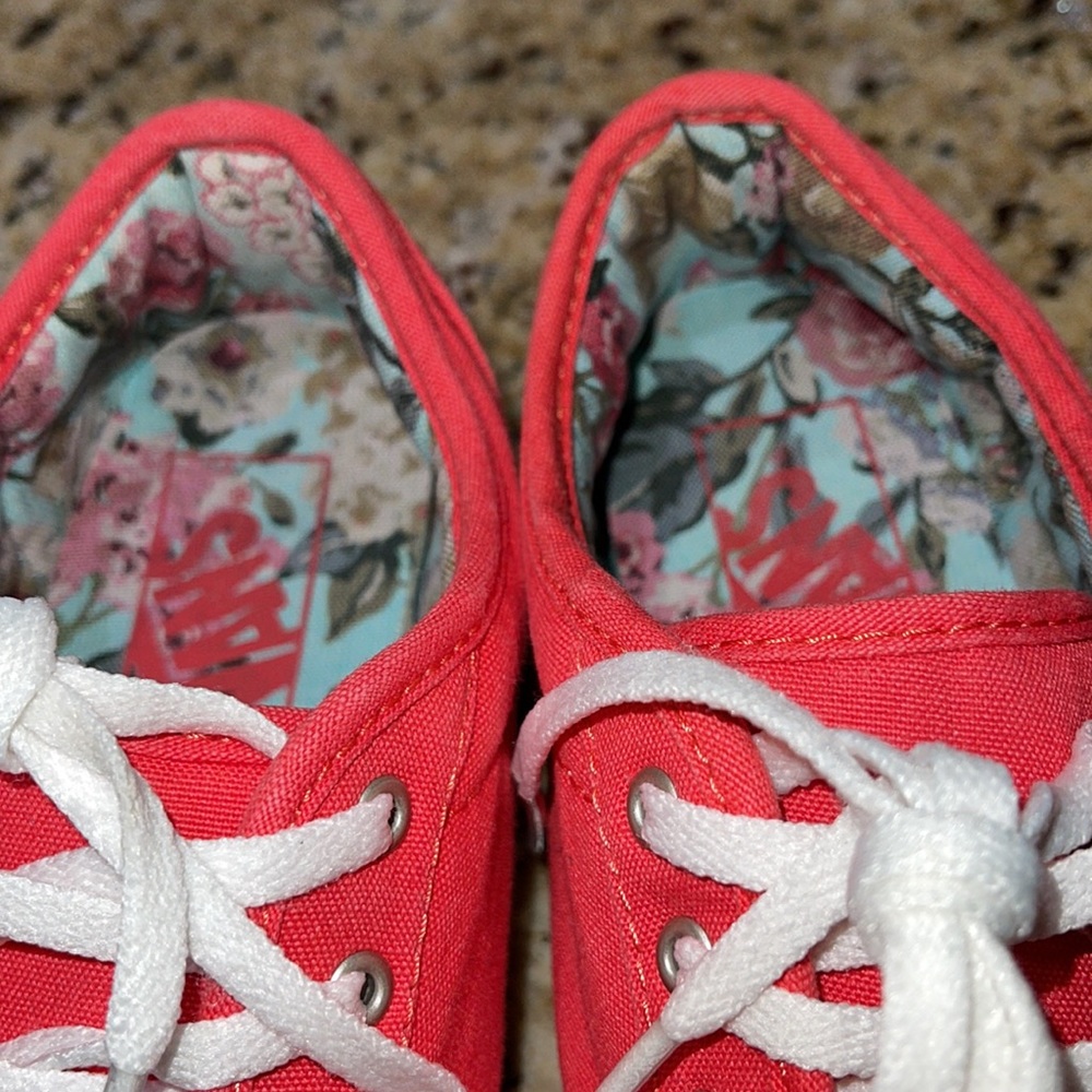 Vans - Picture 2 of 8